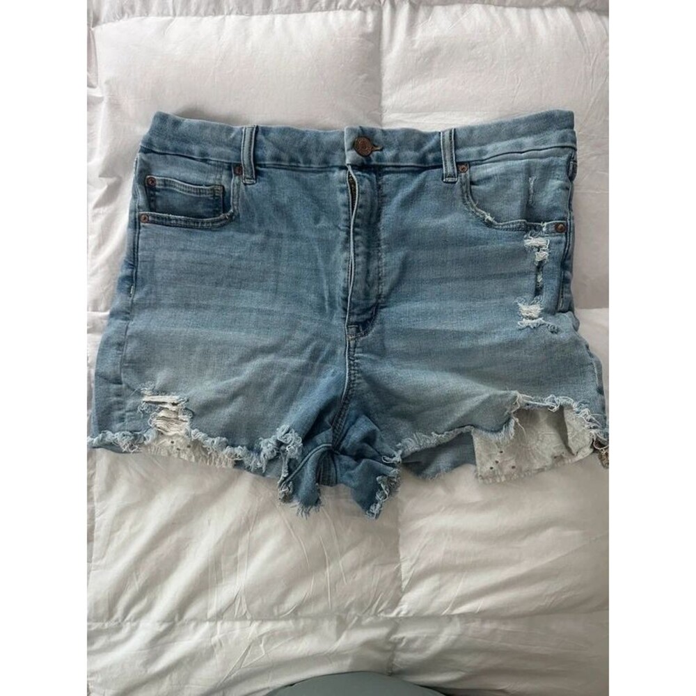 American Eagle High-Waisted Distressed Denim Shorts Light Wash Size 18